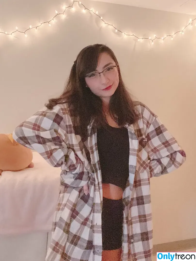 Uwumi nude photo #0019 (Notuwumi / yor.uwu)