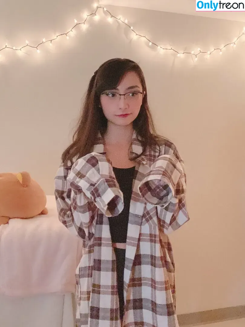 Uwumi nude photo #0020 (Notuwumi / yor.uwu)