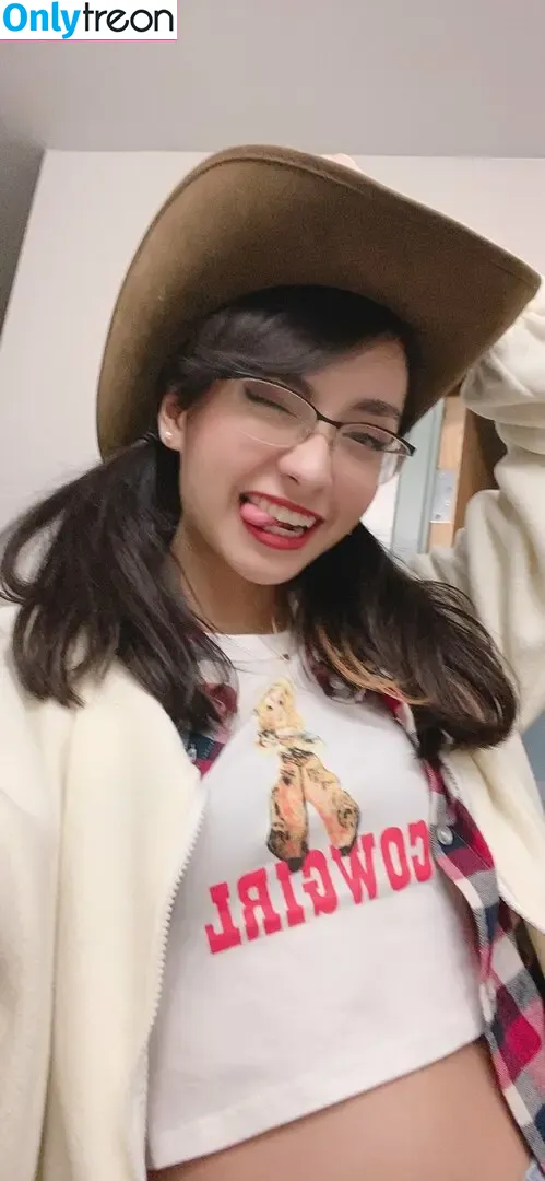 Uwumi nude photo #0021 (Notuwumi / yor.uwu)