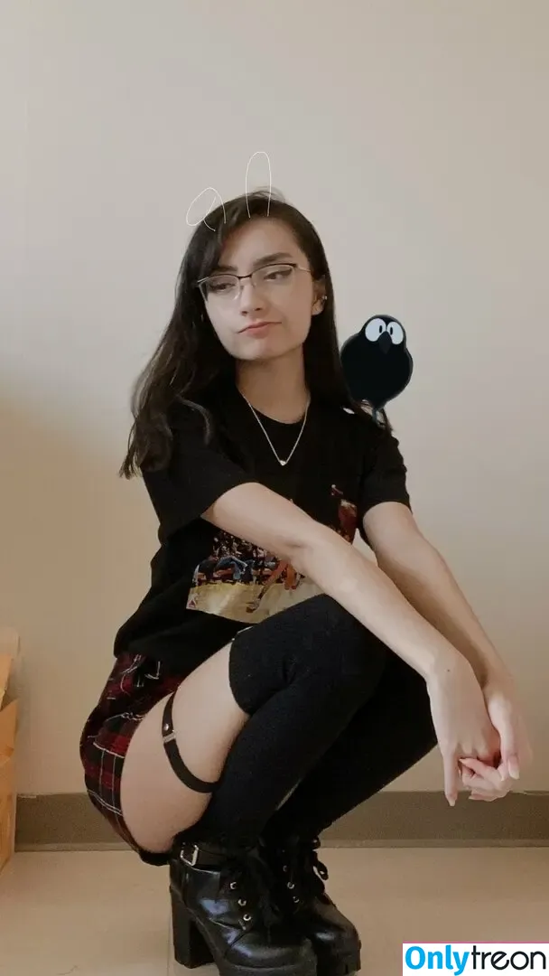 Uwumi nude photo #0025 (Notuwumi / yor.uwu)