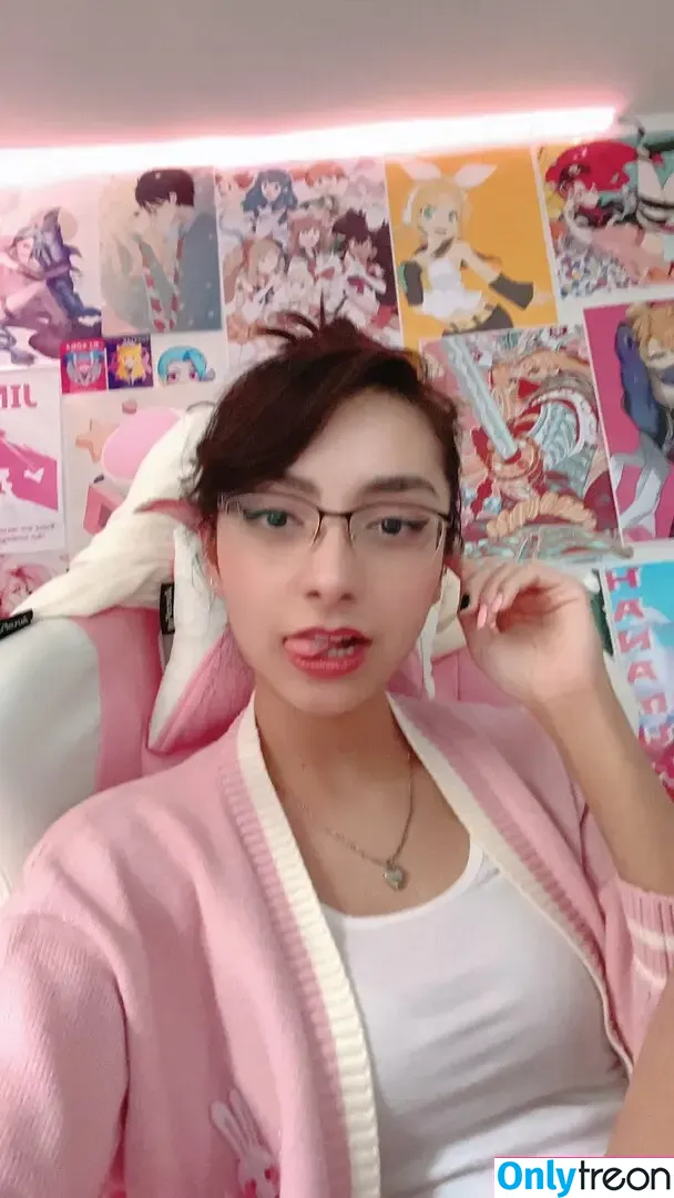 Uwumi nude photo #0026 (Notuwumi / yor.uwu)