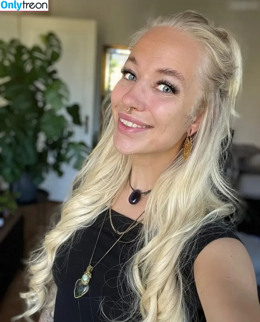 vaaanesch nude photo #0002 (vaaanesch)