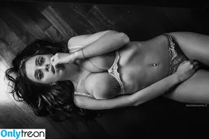 Valentina / valeblucerchiata / valentinaof.4 / xxvalen444 / xxvalenxoxo nude photo #0011