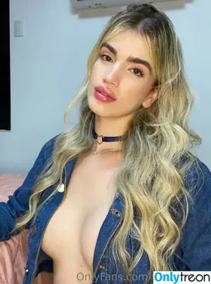 Valentina / valeblucerchiata / valentinaof.4 / xxvalen444 / xxvalenxoxo nude photo #0136