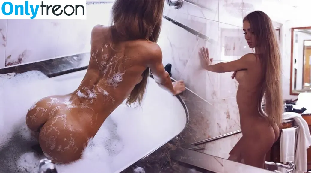 Valentina nude photo #0074 (valeblucerchiata / valentinaof.4 / xxvalen444 / xxvalenxoxo)