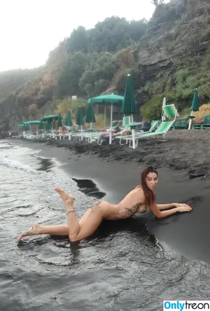 Valentina Fradegrada / mmmaaarrryyyyyy / valentinafradegrada / vfradegrada nude photo #0137
