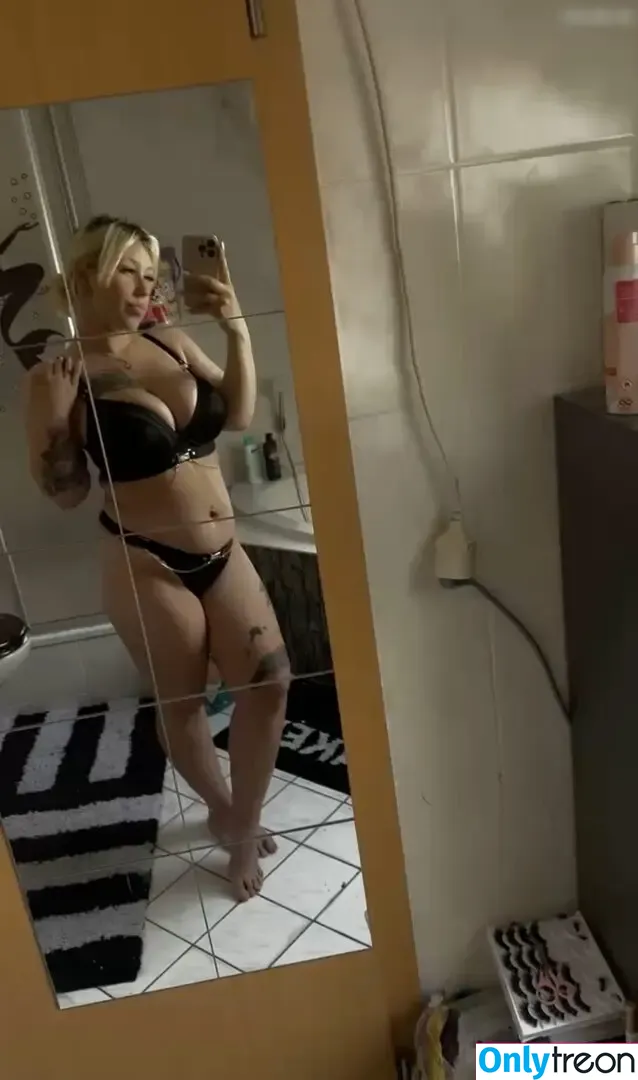 Van.sen nude photo #0584 (Fanseven / Insta / Van_sen / _tuning.tussi)