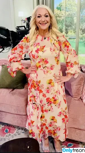 Vanessa Feltz / vanessafeltzofficial nude photo #0049