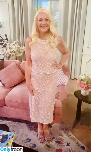 Vanessa Feltz / vanessafeltzofficial nude photo #0057