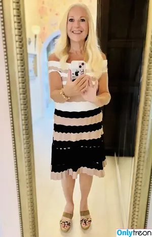 Vanessa Feltz / vanessafeltzofficial nude photo #0058