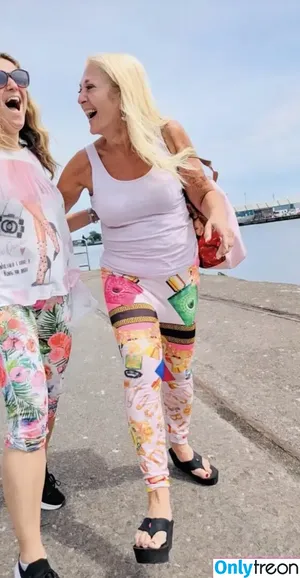 Vanessa Feltz / vanessafeltzofficial nude photo #0068