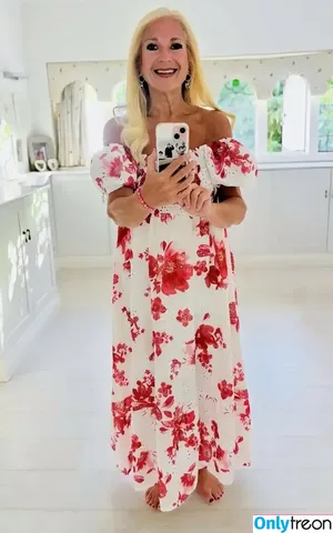 Vanessa Feltz / vanessafeltzofficial nude photo #0070