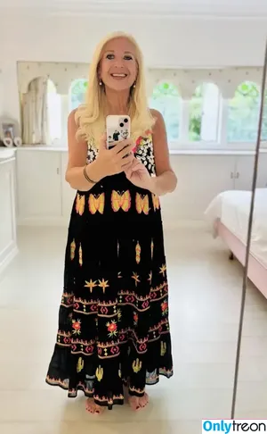 Vanessa Feltz / vanessafeltzofficial nude photo #0071