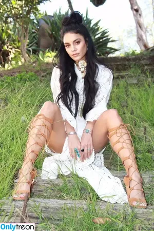 Vanessa Hudgens / VanessaHudgens nude photo #0002