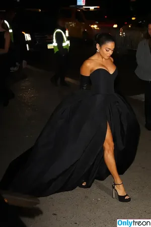 Vanessa Hudgens / VanessaHudgens nude photo #0049