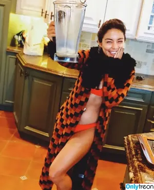 Vanessa Hudgens / VanessaHudgens nude photo #0111