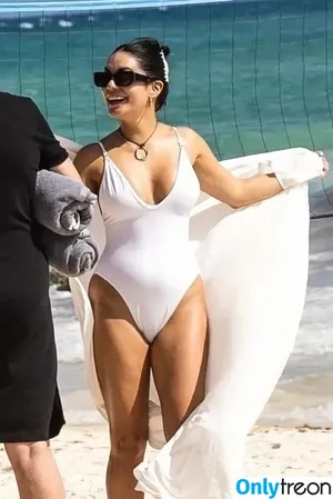 Vanessa Hudgens / VanessaHudgens nude photo #0123