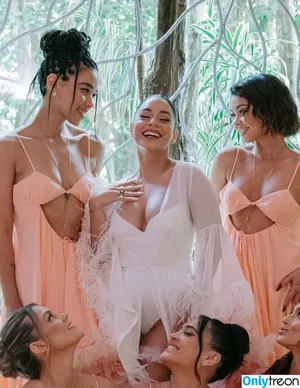 Vanessa Hudgens / VanessaHudgens nude photo #0154