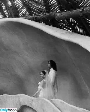 Vanessa Hudgens / VanessaHudgens nude photo #0158