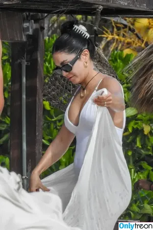 Vanessa Hudgens / VanessaHudgens nude photo #0185