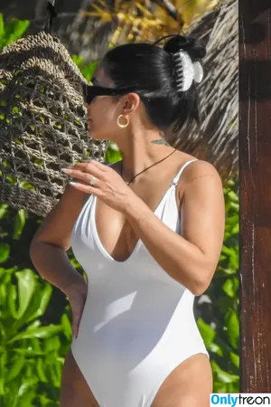 Vanessa Hudgens / VanessaHudgens nude photo #0192