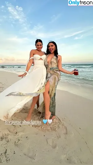 Vanessa Hudgens / VanessaHudgens nude photo #0224