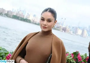 Vanessa Hudgens / VanessaHudgens nude photo #0254