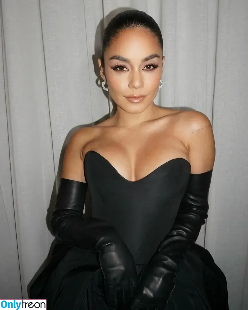 Vanessa Hudgens nude photo #0008 (VanessaHudgens)