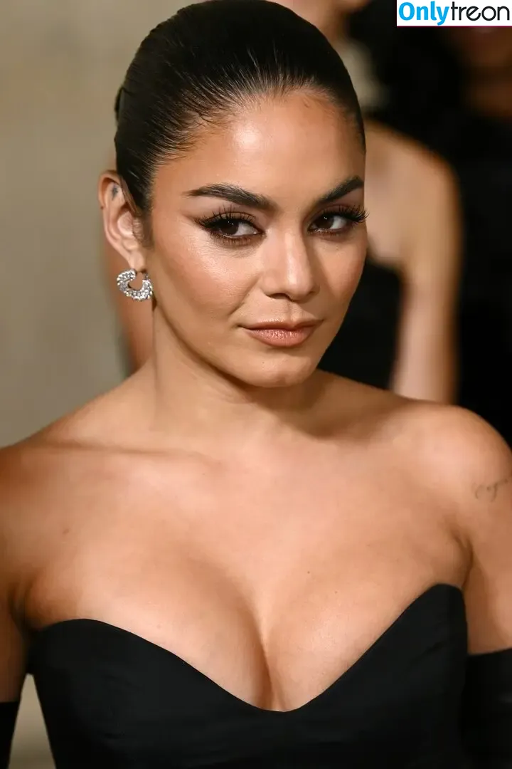 Vanessa Hudgens nude photo #0050 (VanessaHudgens)