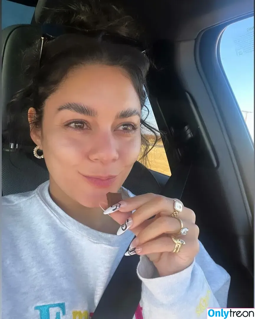 Vanessa Hudgens nude photo #0095 (VanessaHudgens)