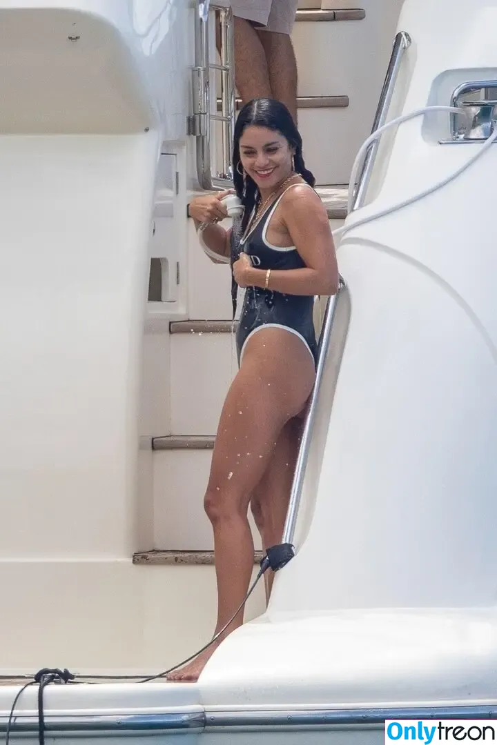 Vanessa Hudgens nude photo #0097 (VanessaHudgens)