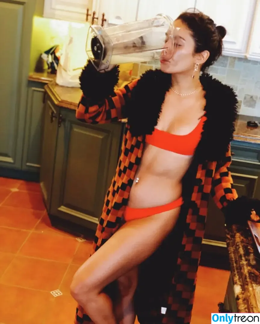 Vanessa Hudgens nude photo #0112 (VanessaHudgens)