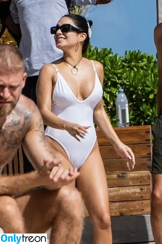 Vanessa Hudgens nude photo #0121 (VanessaHudgens)