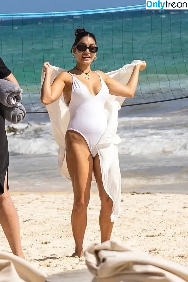 Vanessa Hudgens nude photo #0125 (VanessaHudgens)
