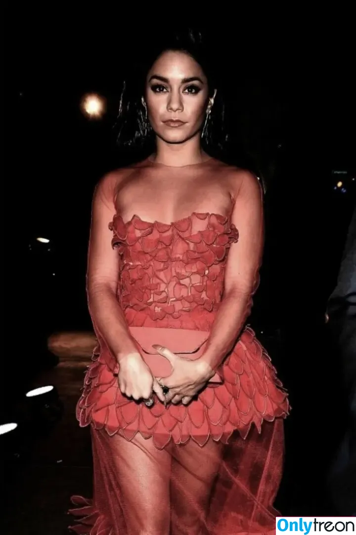 Vanessa Hudgens nude photo #0136 (VanessaHudgens)