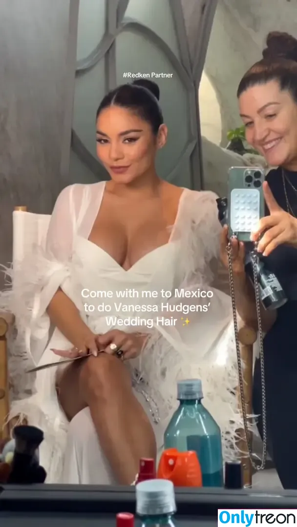 Vanessa Hudgens nude photo #0144 (VanessaHudgens)