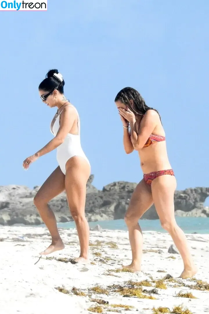 Vanessa Hudgens nude photo #0188 (VanessaHudgens)