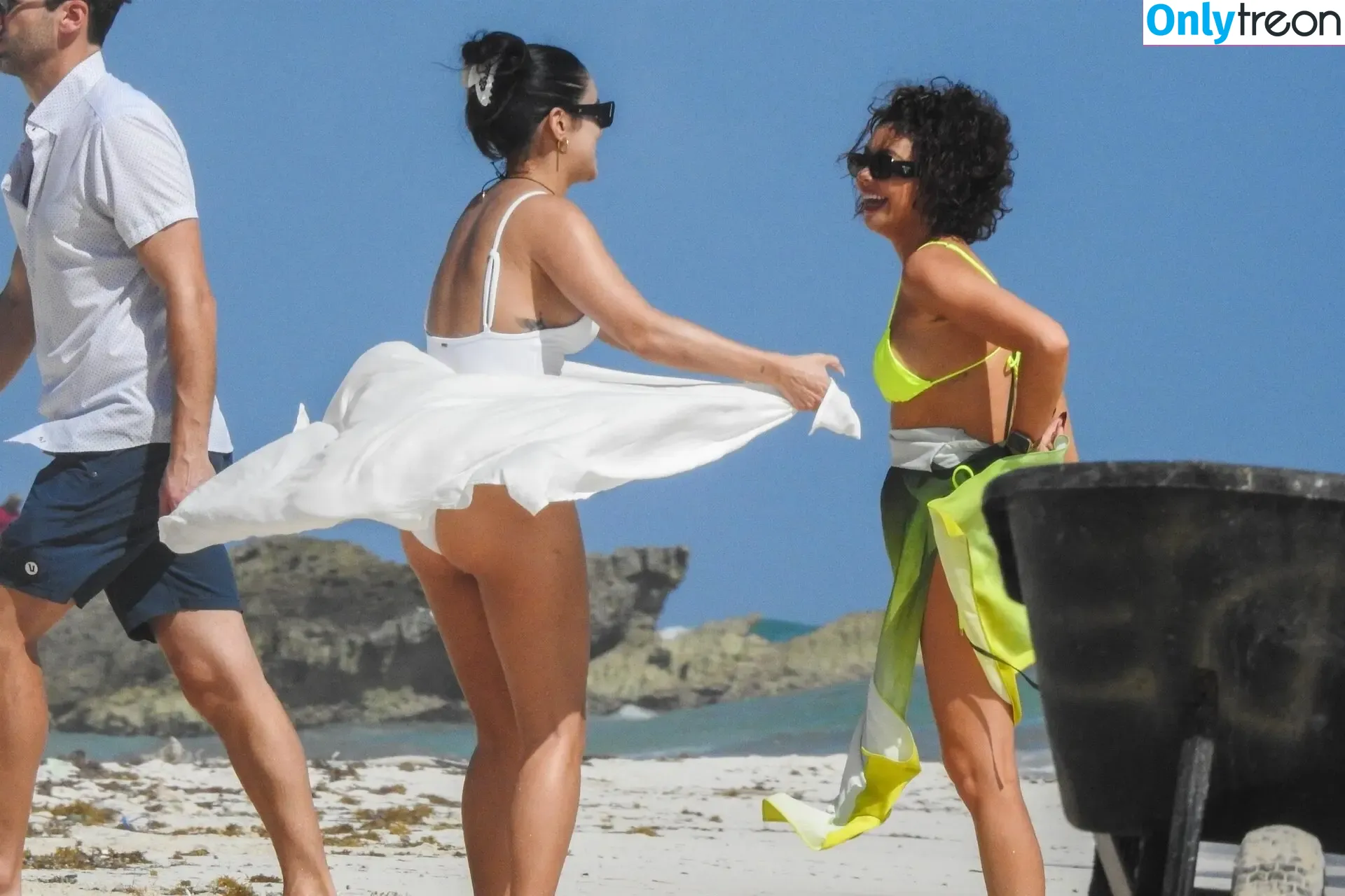 Vanessa Hudgens nude photo #0190 (VanessaHudgens)