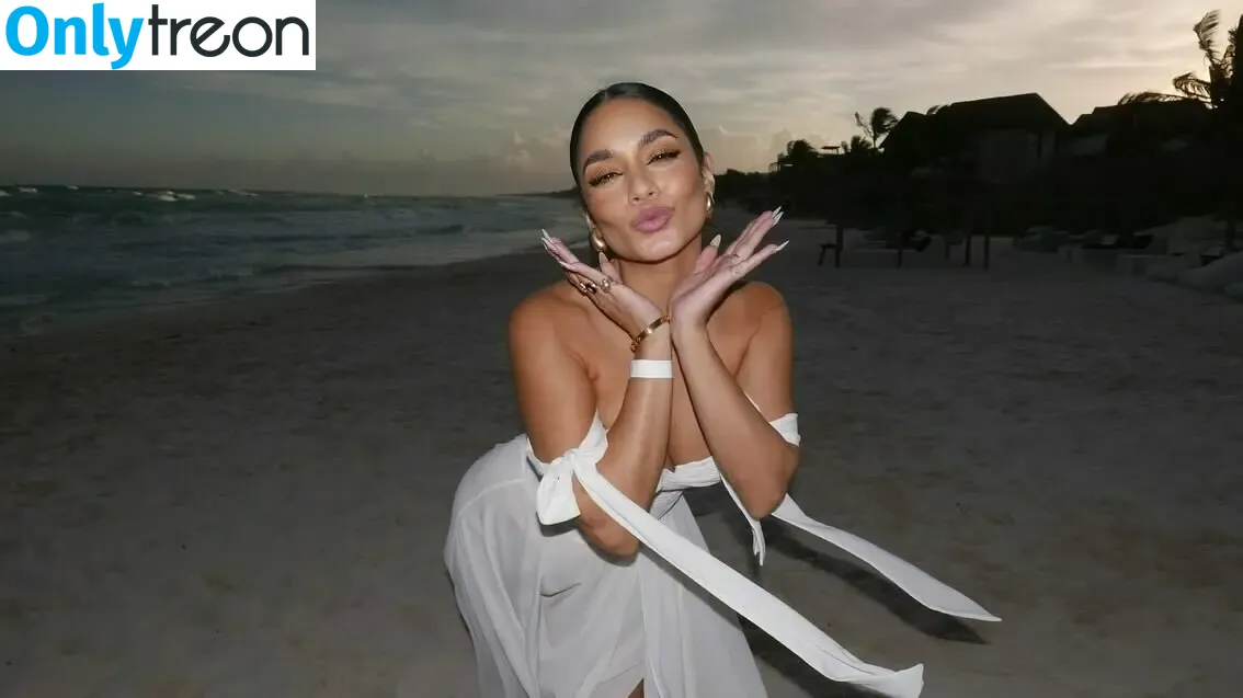 Vanessa Hudgens nude photo #0242 (VanessaHudgens)