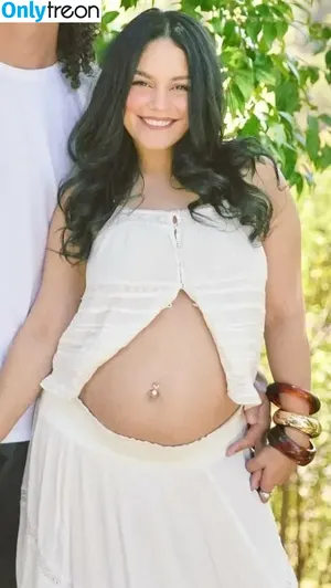 Vanessa Hudgens / VanessaHudgens nude photo #1010