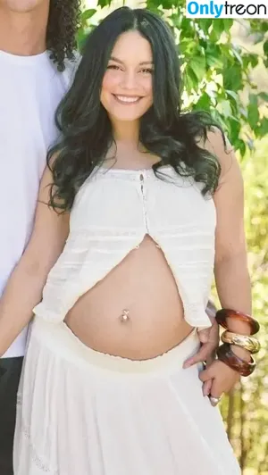 Vanessa Hudgens / VanessaHudgens nude photo #1011