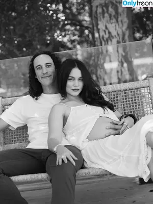 Vanessa Hudgens / VanessaHudgens nude photo #1013