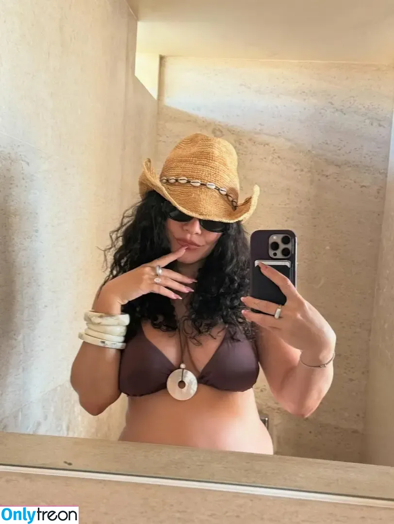 Vanessa Hudgens nude photo #1014 (VanessaHudgens)