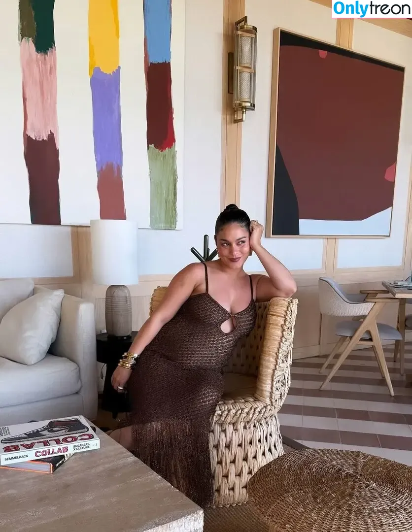 Vanessa Hudgens nude photo #1017 (VanessaHudgens)