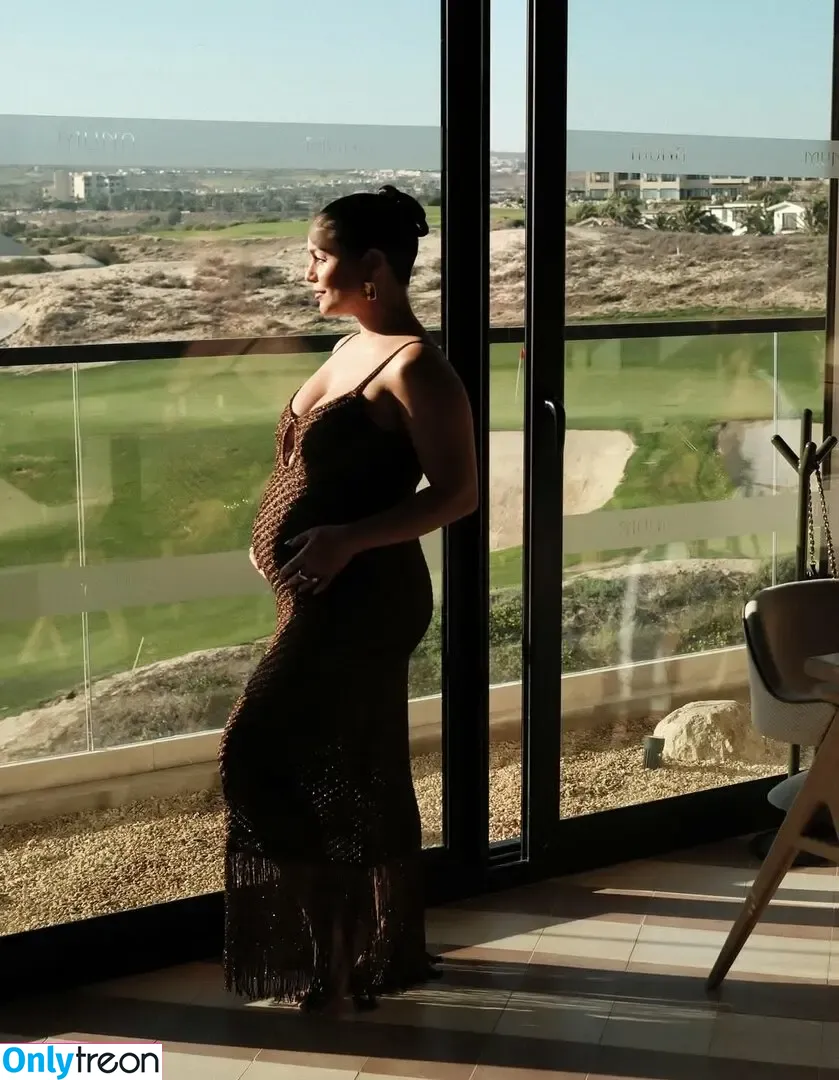 Vanessa Hudgens nude photo #1019 (VanessaHudgens)