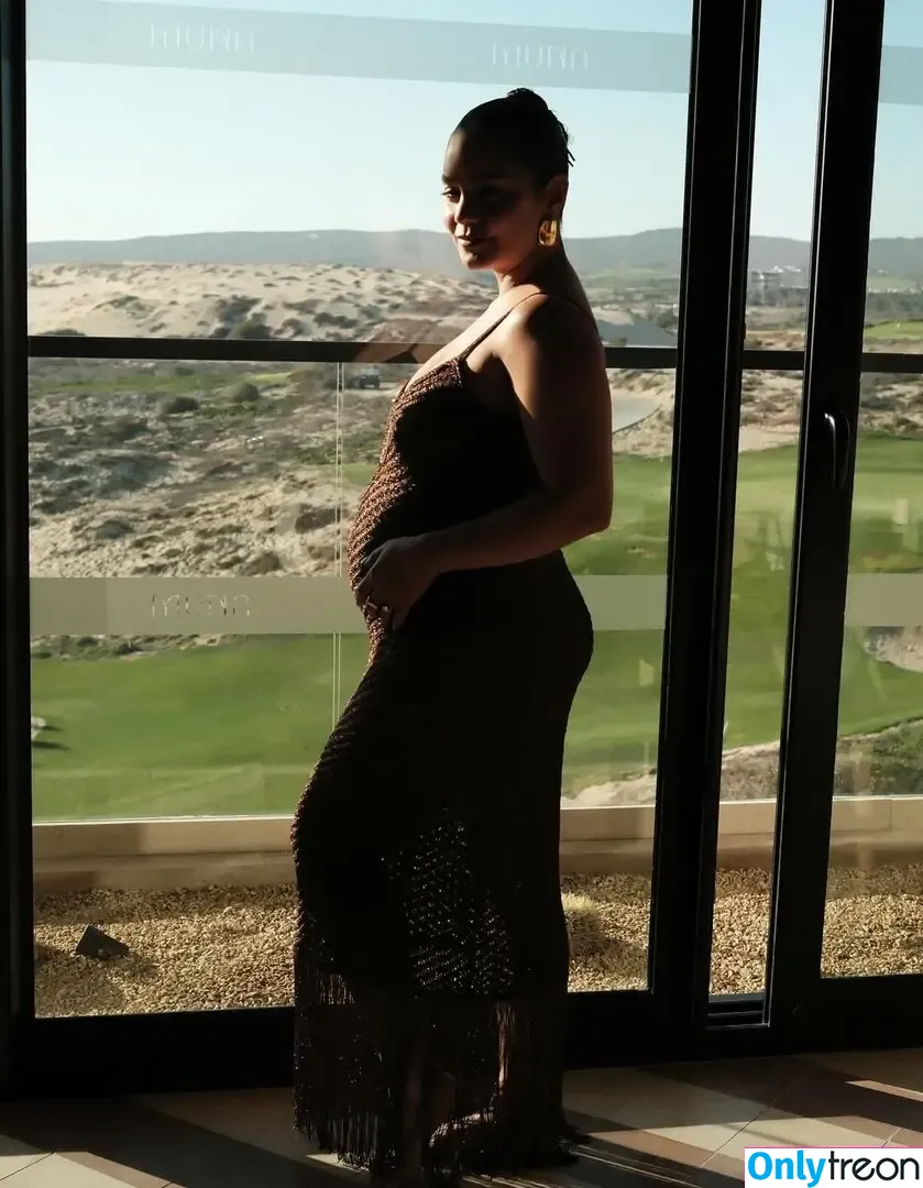 Vanessa Hudgens nude photo #1020 (VanessaHudgens)
