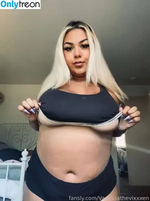 Vanessathevixxxen / Chubby Vee / aintnowifeyxoxo / servequeenv / xx_vanessa_vixen_xx nude photo #0010