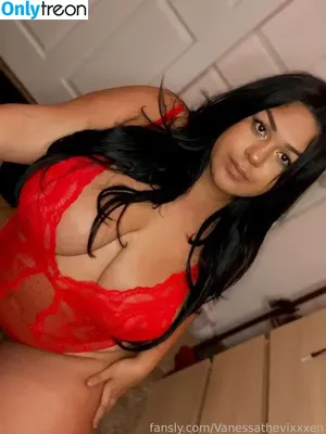 Vanessathevixxxen / Chubby Vee / aintnowifeyxoxo / servequeenv / xx_vanessa_vixen_xx nude photo #0011