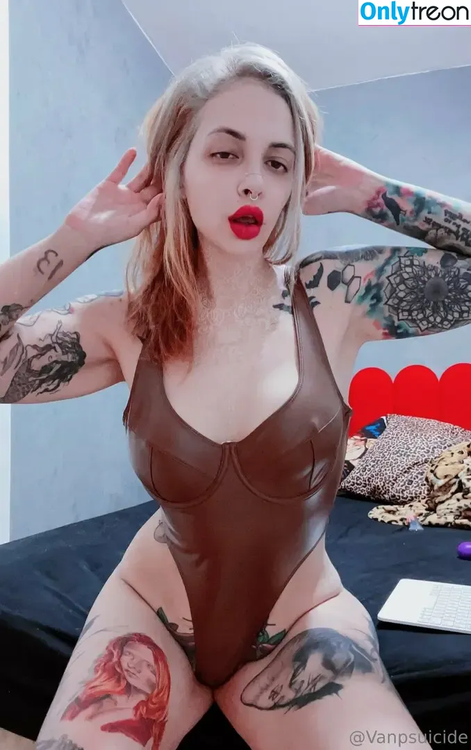 vanplive nude photo #0200 (vanplive)