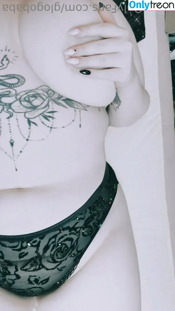 Varga Gloria nude photo #0051 (glogobaba / karovargas)